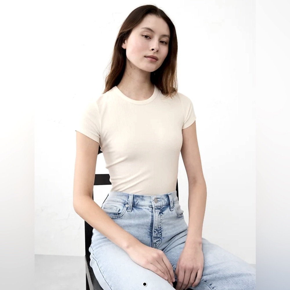 Banana Republic cream short sleeve ribbed tee